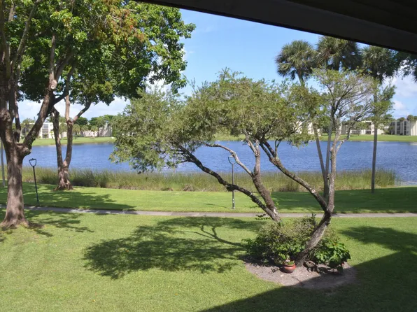 5220 Las Verdes Cir APT 211, Delray Beach, FL 33484