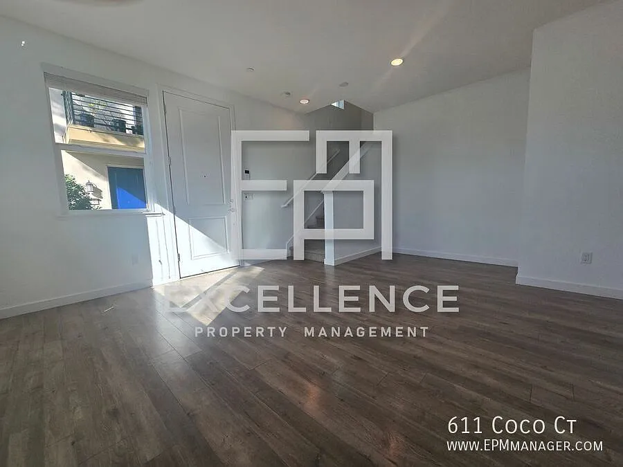 3/2.5 3 Story Townhouse with Solar - Patio and Balcony, 2 Car Garage, Washer and Dryer and More! — Photo 2