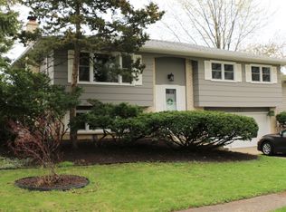 7420 Dahlia Dr, Hanover Park, IL 60133