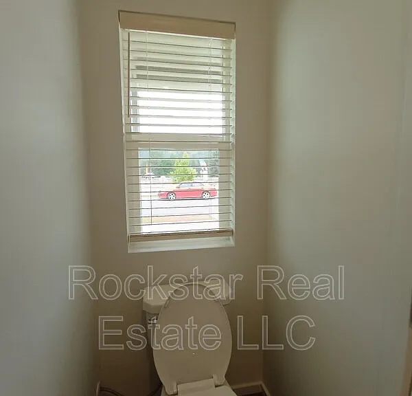 109 W Goldenrod Ave — Photo 7