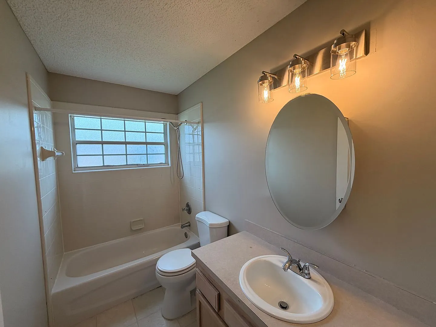 Waterfront 4/2 off Kernan Blvd! Apply Today! — Photo 4