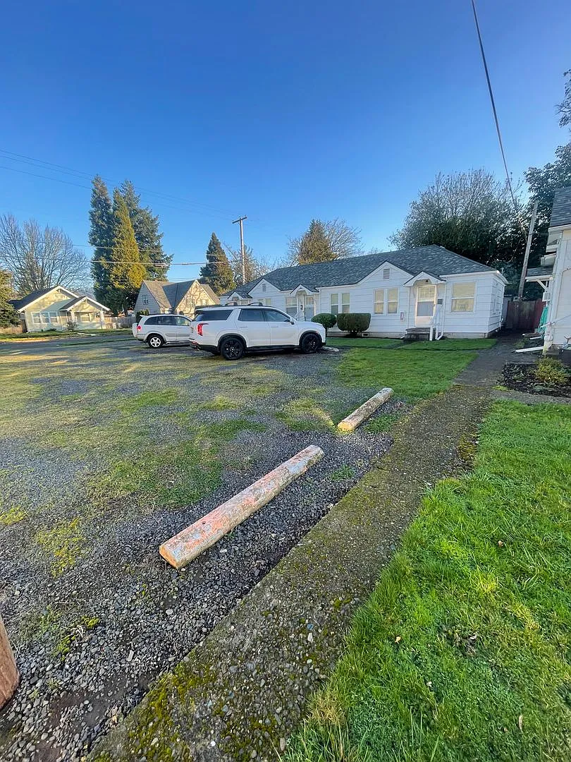 530 Grove St — Photo 4