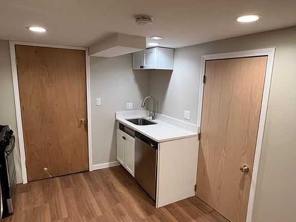 3rd image of 5743 N Meade Ave #G