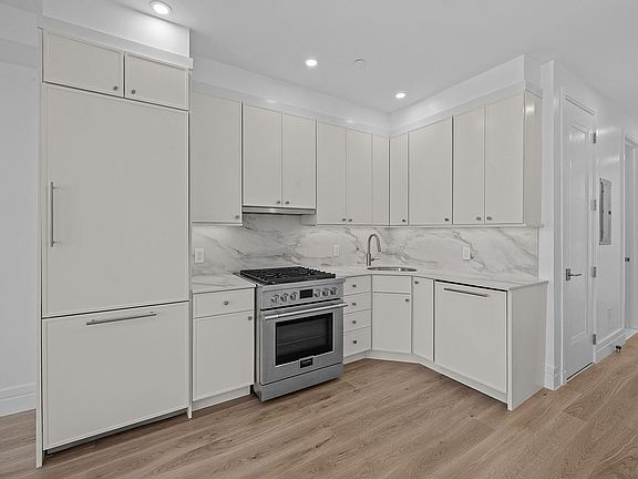 4th image of 147 Luquer St #3