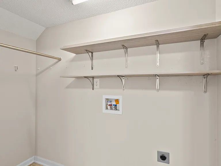 530 Sunpointe Dr — Photo 16