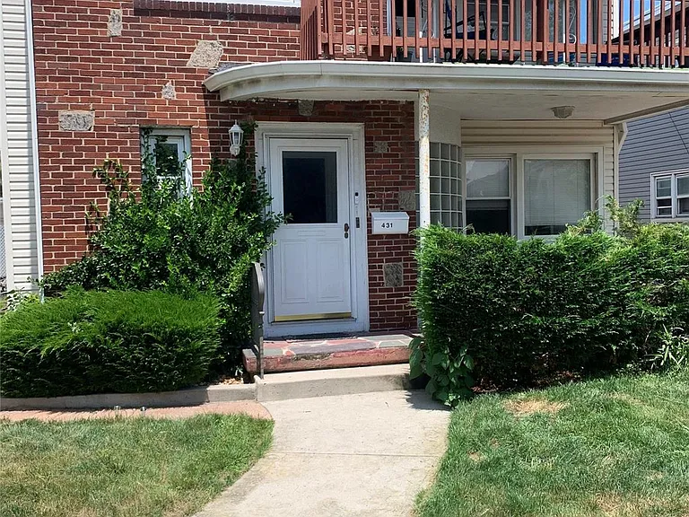 431 E Chester St — Photo 1