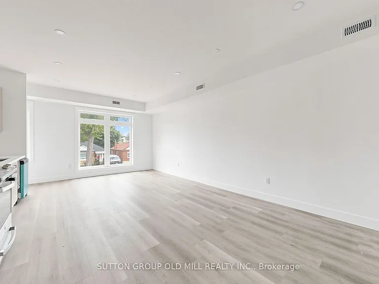 1927 Lawrence Ave W #4 — Photo 4