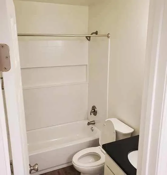 1477 Indianola Ave — Photo 2