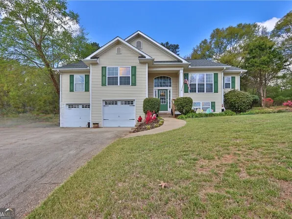 9020 Farmshaw Dr, Gainesville, GA 30506