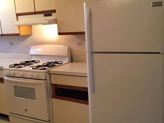 5th image of 4187 Essex Ct