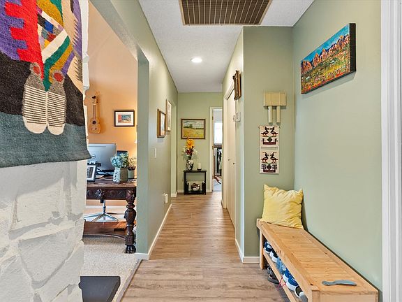 5th image of 420 W 32nd Ave