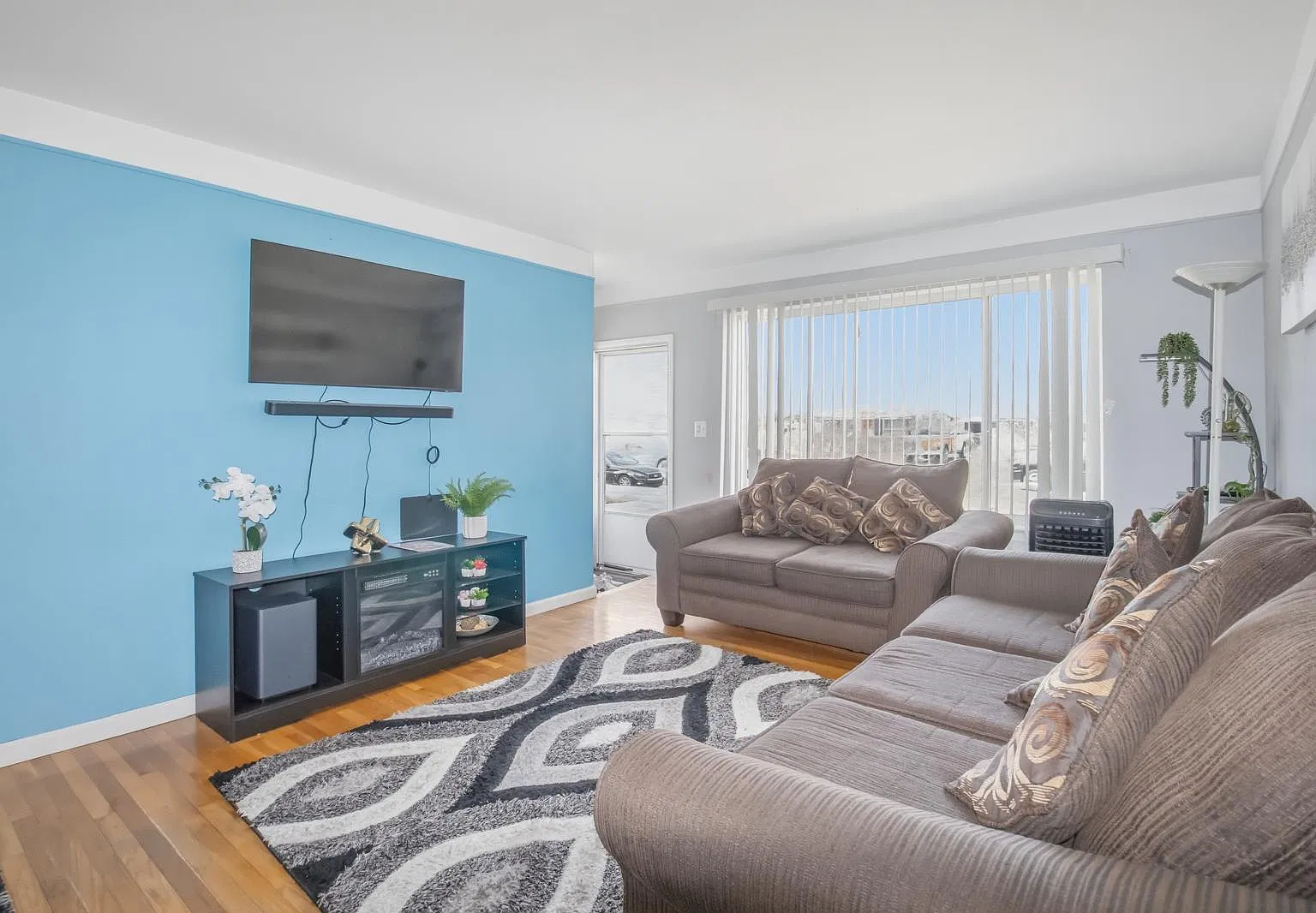 3 bed, 1300 sqft, $1,900 — Photo 4