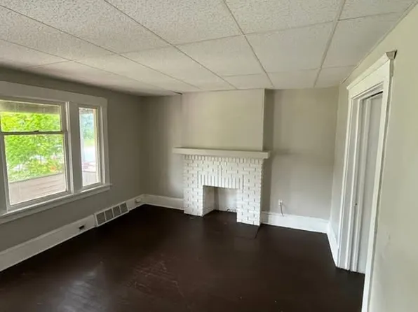 700 E 117th St #1, Cleveland, OH 44108