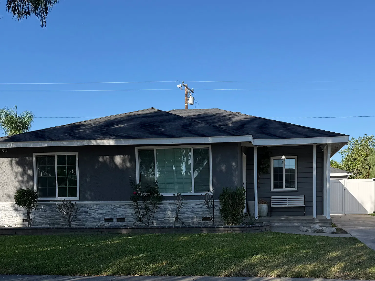 3 bed, 1060 sqft, $3,600 — Photo 2