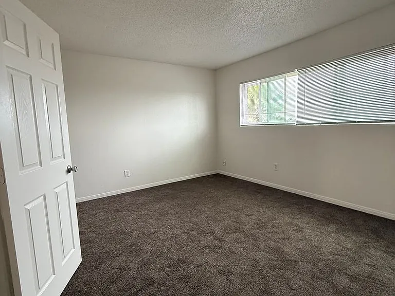 4170 52nd St — Photo 25