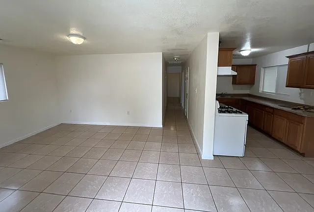 3 bed, 1410 sqft, $1,650 — Photo 3