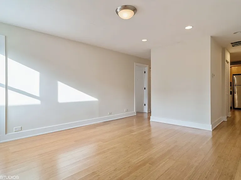 1047 W Madison St #203 — Photo 4