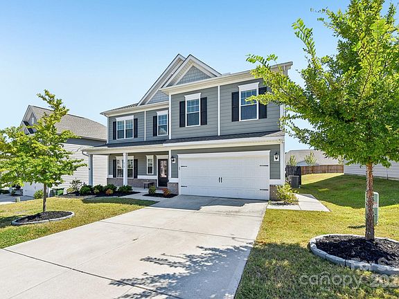 3rd image of 410 Buford Way