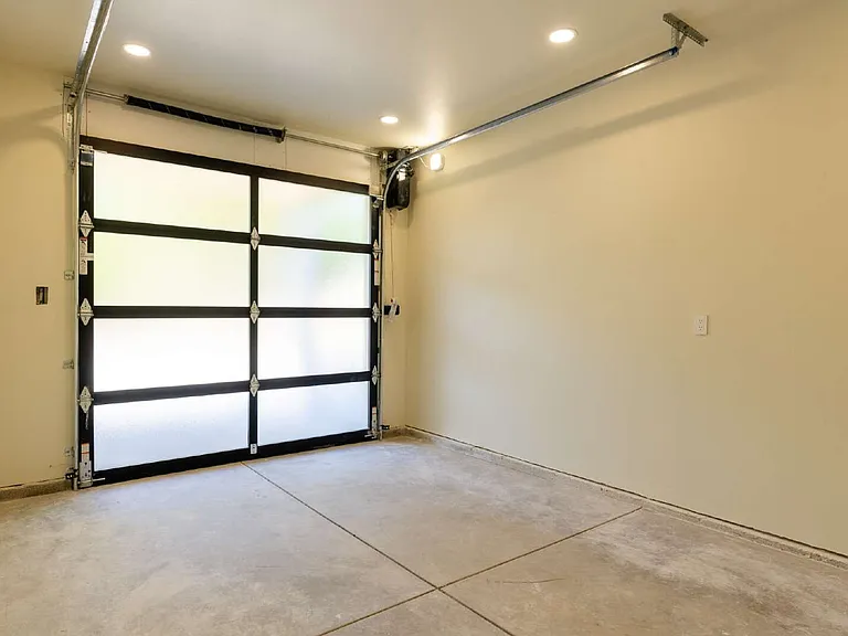 822 W 22nd Ave — Photo 44