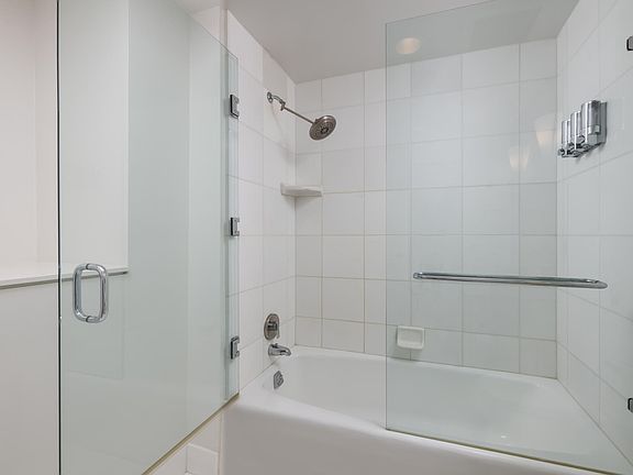 5th image of 239 Brannan St Unit 9D