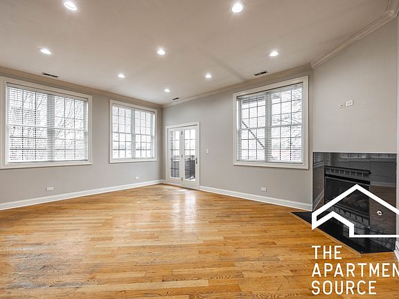 3rd image of 2338 W Morse Ave #2