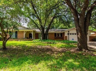 5204 Briarwood Ln, Fort Worth, TX 76112