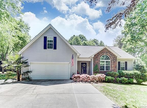 2nd image of 112 Crystal Cir