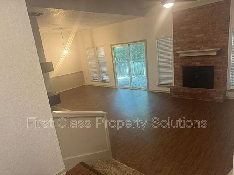 2 bed, 2.5 bath, 1595 sqft, $1,595 — Photo 2
