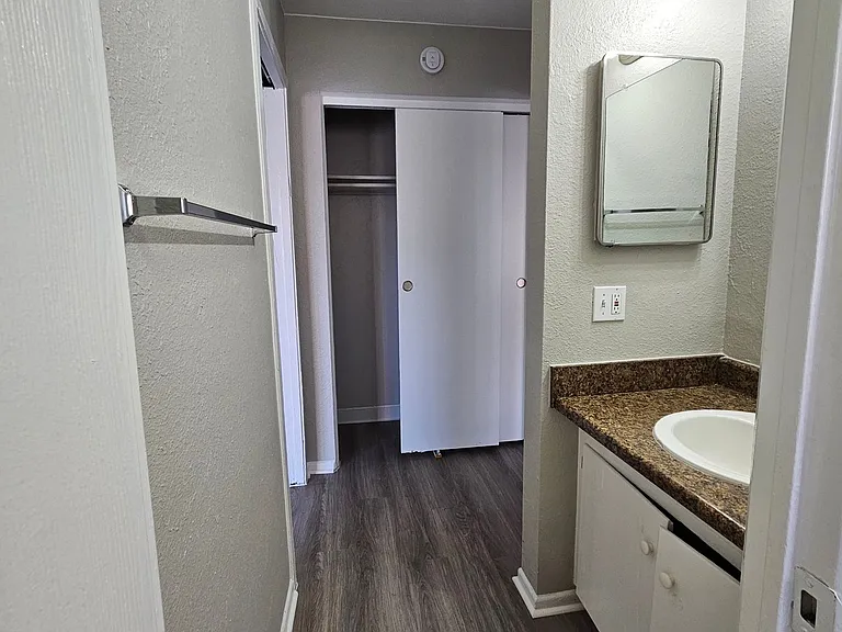 1990 N Beeler St #8 — Photo 16