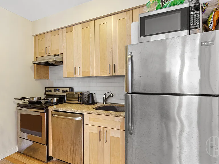 523 3rd Ave #1 — Photo 3