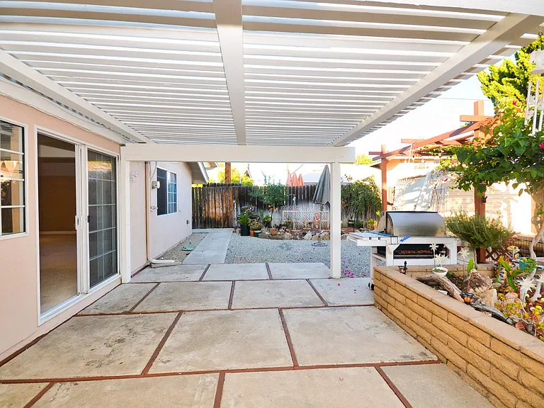 7611 Adelanto Dr — Photo 30