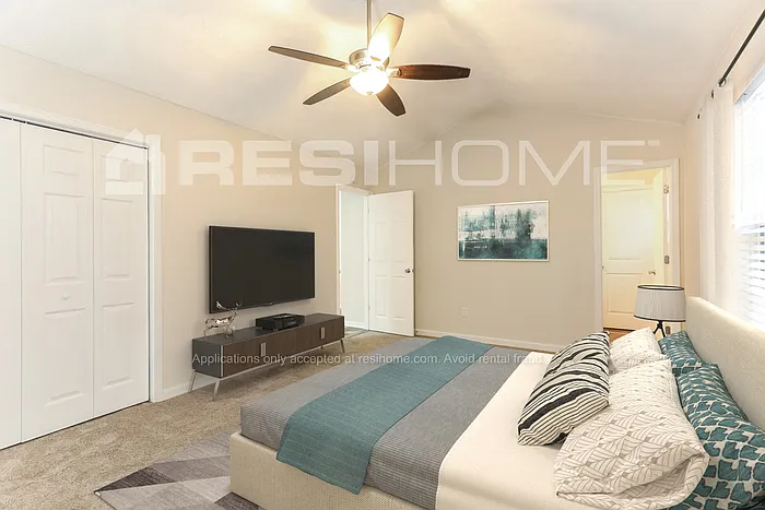 135 Chaucer Ln — Photo 8