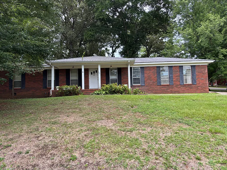 901 Carson Ln SW — Photo 1