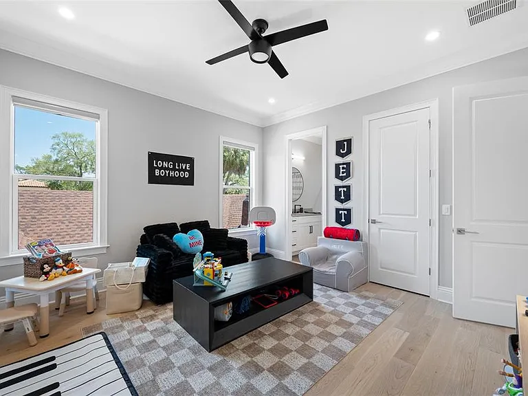 2623 S Parkview St — Photo 59