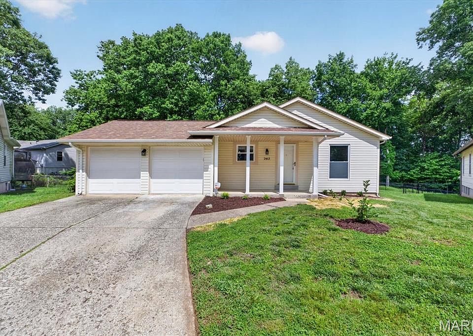 1st image of 2463 Village Glen Ct