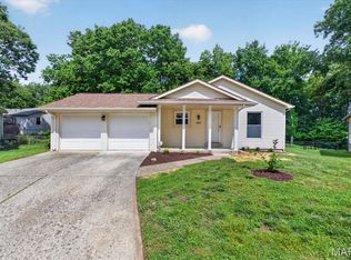 2463 Village Glen Ct, Maryland Heights, MO 63043