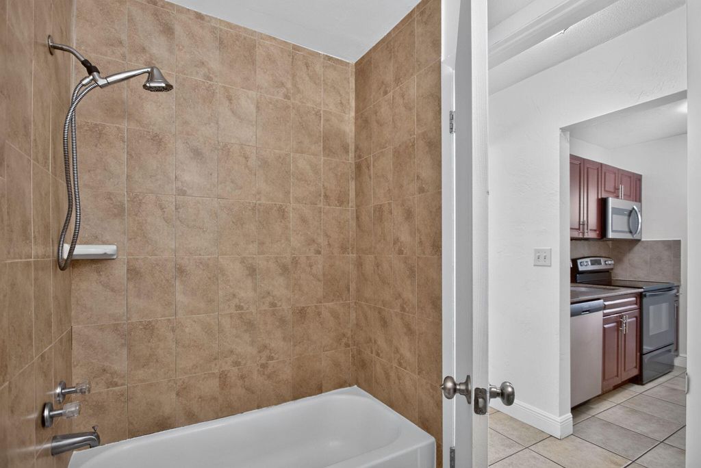 909 Pine Dr APT 9, photo 6
