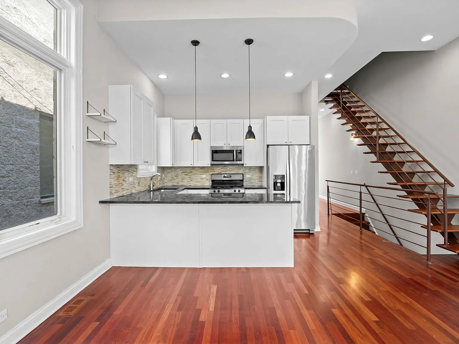 2 bed, 1300 sqft, $4,400 — Photo 3