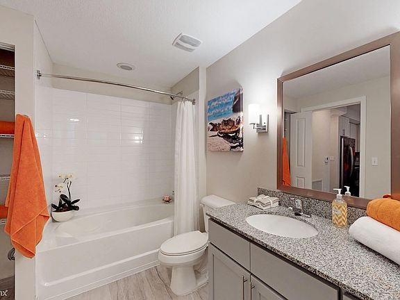 ventura-pointe-pembroke-pines-fl-2br-2ba---1037-sf (7)