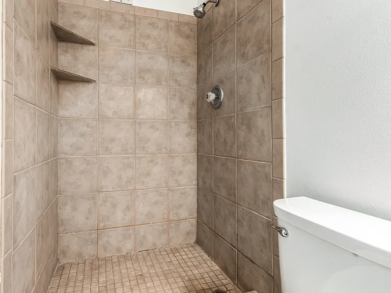 1037 E Campus Dr — Photo 25