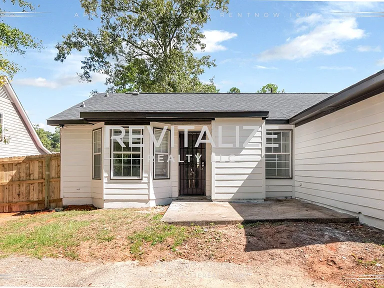 6513 Victoria Pl S — Photo 4