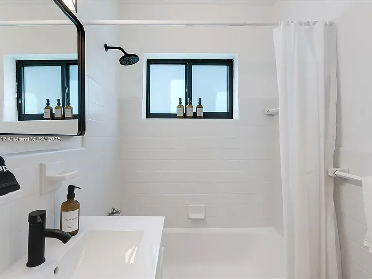 11534 NE 13th Ave — Photo 6