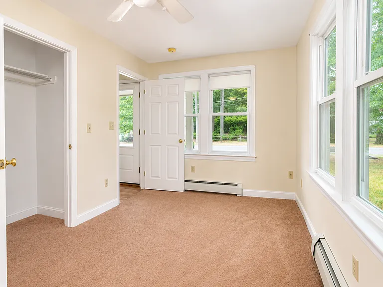38 Warren Rd — Photo 10