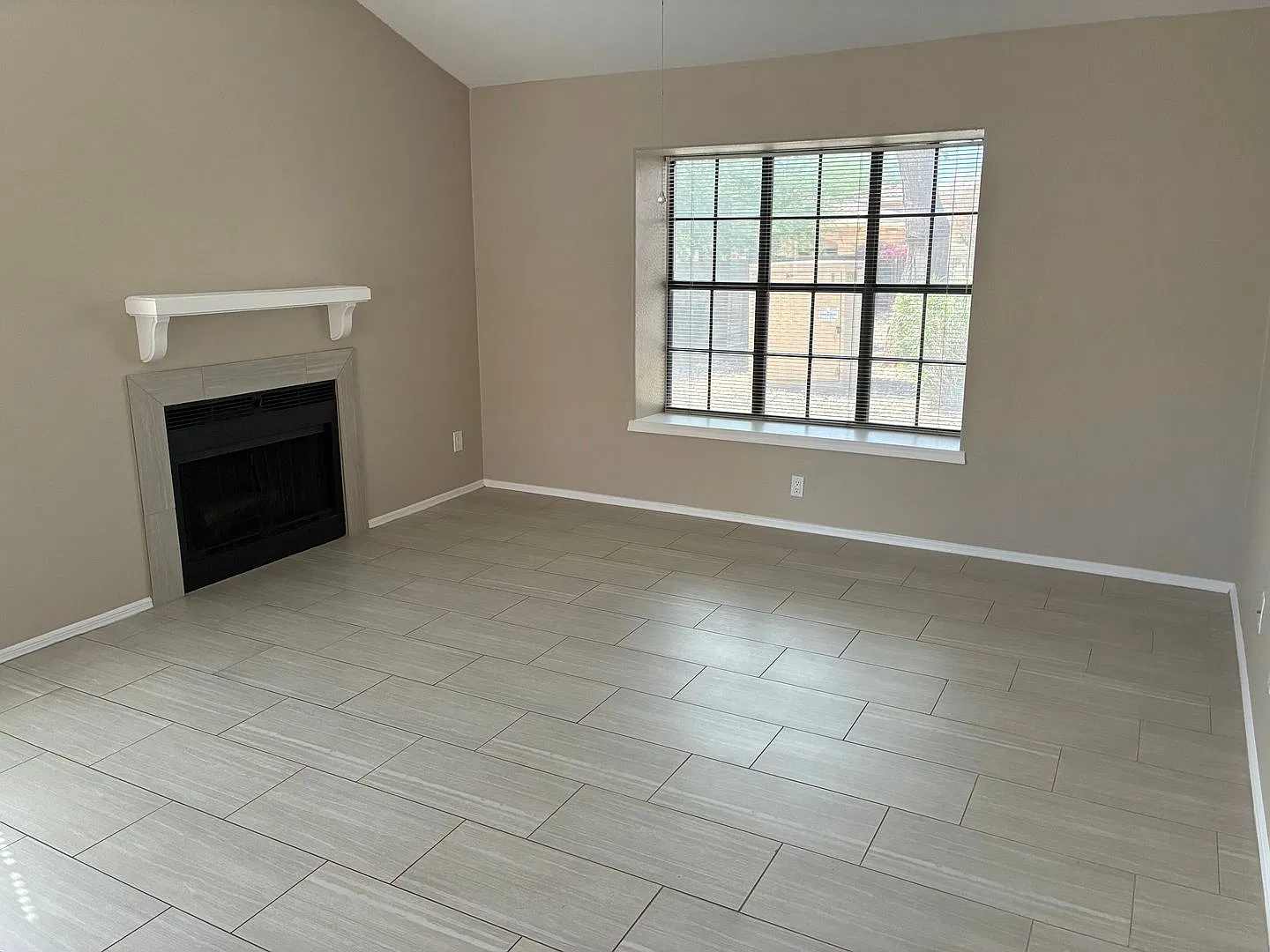 **Beautiful & Spacious 2 Bedroom/1 Bathroom Townhouse In Scottdale!! (Tatum Blvd & Bell Rd)** — Photo 4