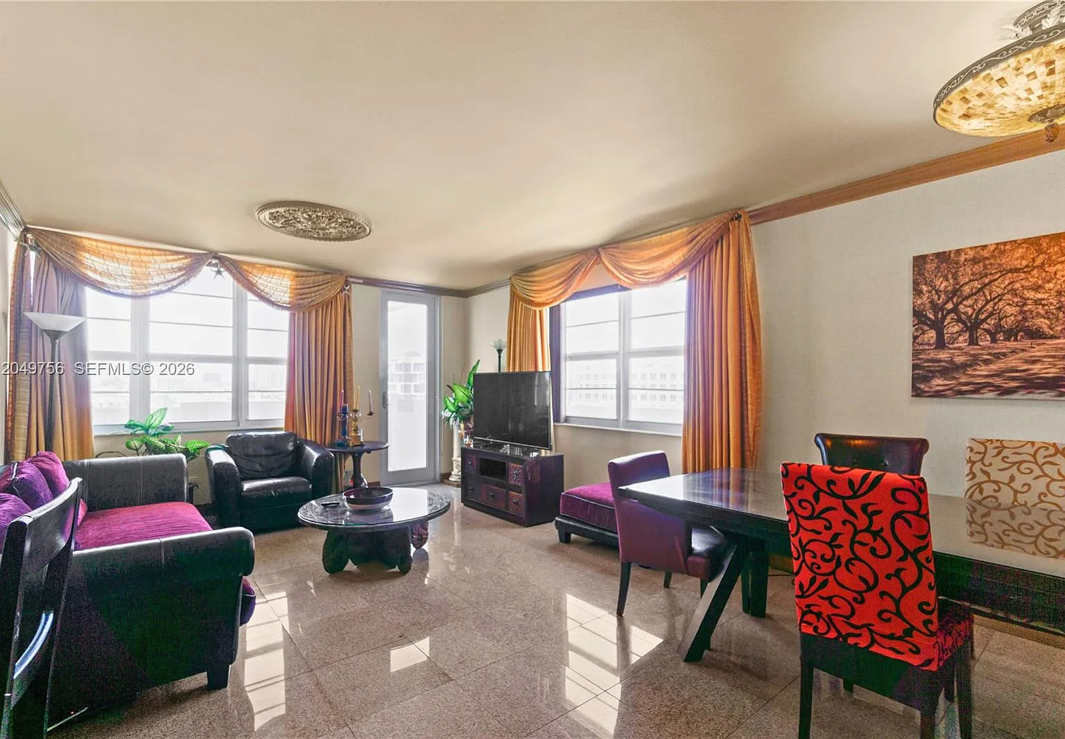 The Decoplage Condo — Photo 4