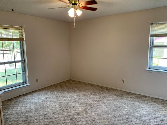 4th image of 222 Silver Creek Dr