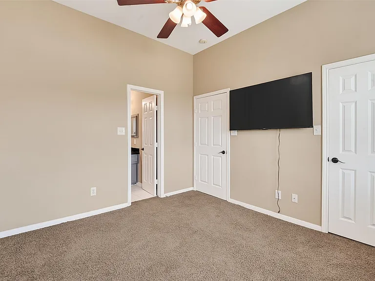 2804 Chenevert St — Photo 24