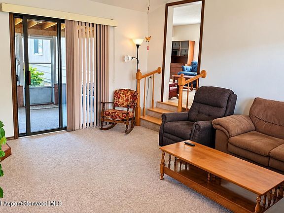 4th image of 33 W Tamarack Cir