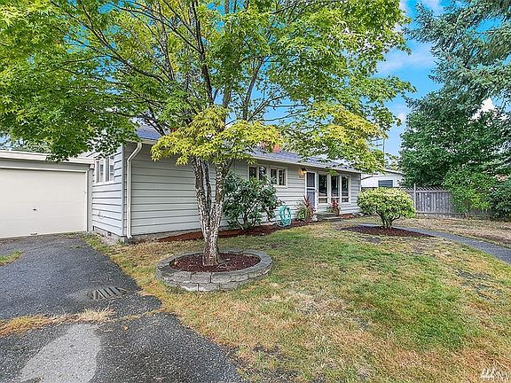 3rd image of 16217 Corliss Pl N