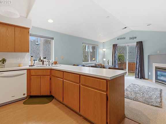 4th image of 2204 NE 77th Ave